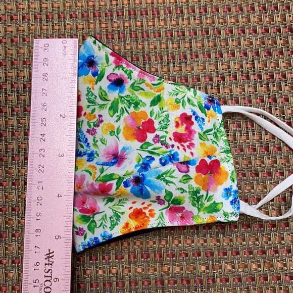 Beautiful Spring Flower Print Face Mask - Picture 4 of 5